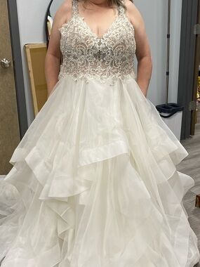 Elegant Ivory Lace Bodice A-Line Bridal Gown